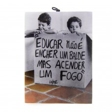 Painel Poesia Educar não é encher o balde