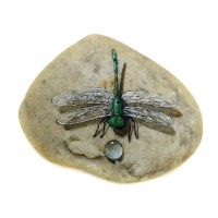 Pedra Pintada Libélula Verde e Gota de Água