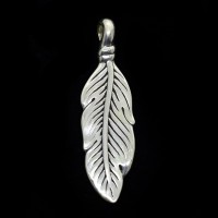 Pingente Pena Clara Eletroformação